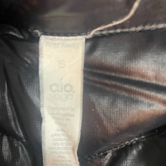 ALO Yoga Shiny Black Puffer Jacket - Picture 2 of 4